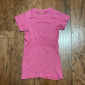 Lululemon Swiftly Tech Short Sleeve. Size 4.